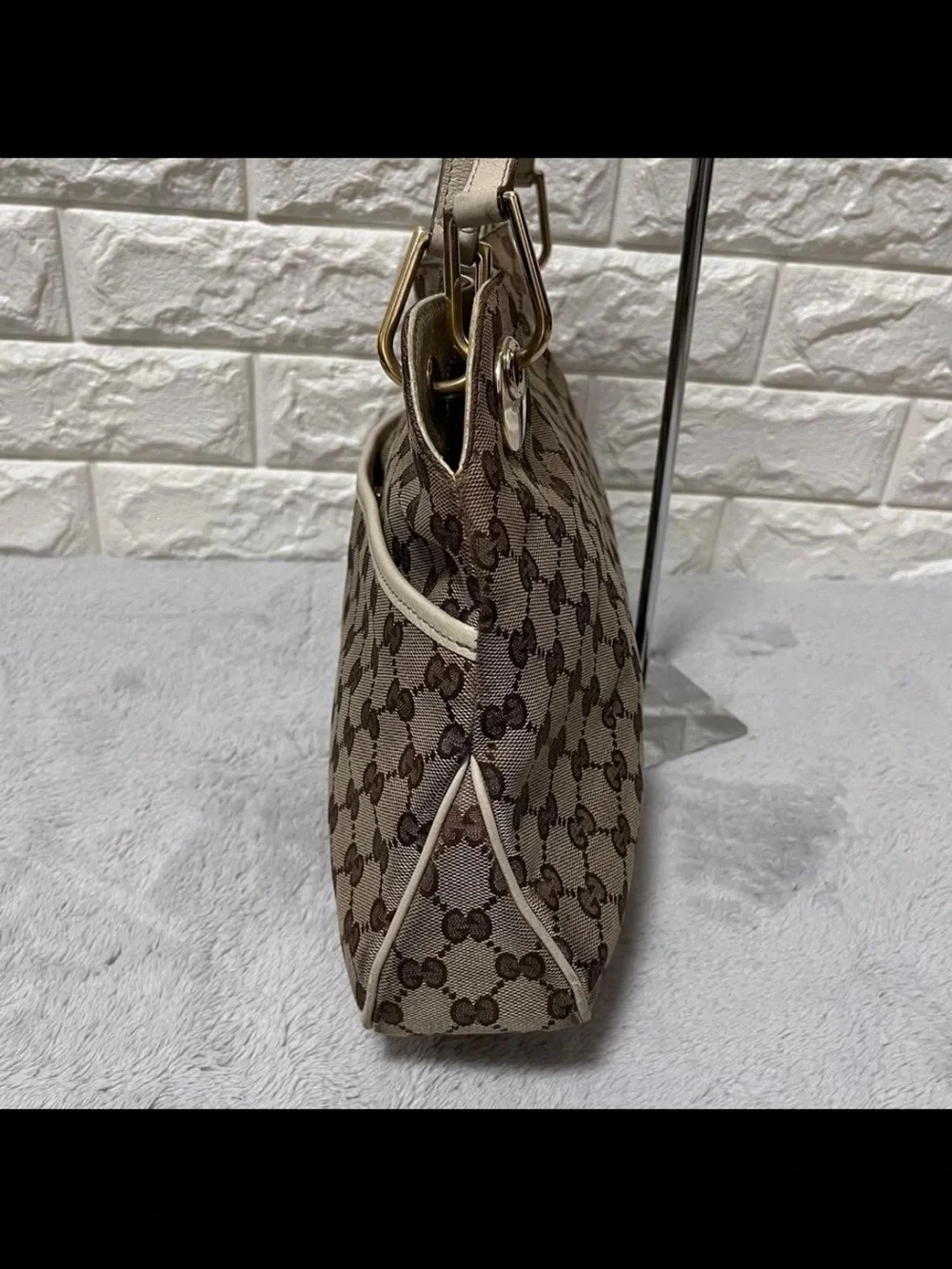 Gucci Beige & Brown GG Supreme Shoulder Bag